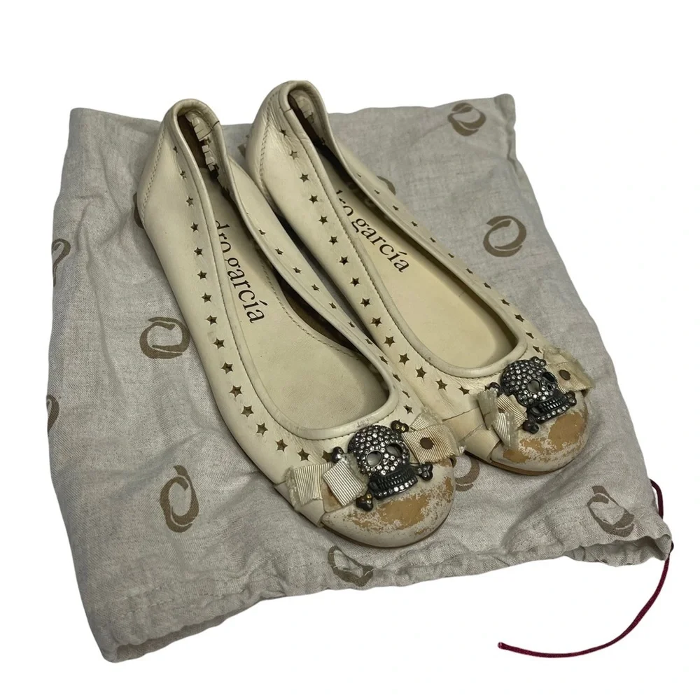 RARE PEDRO GARCIA Bone Avalon Flats With Skull and Crossbones 36.5
